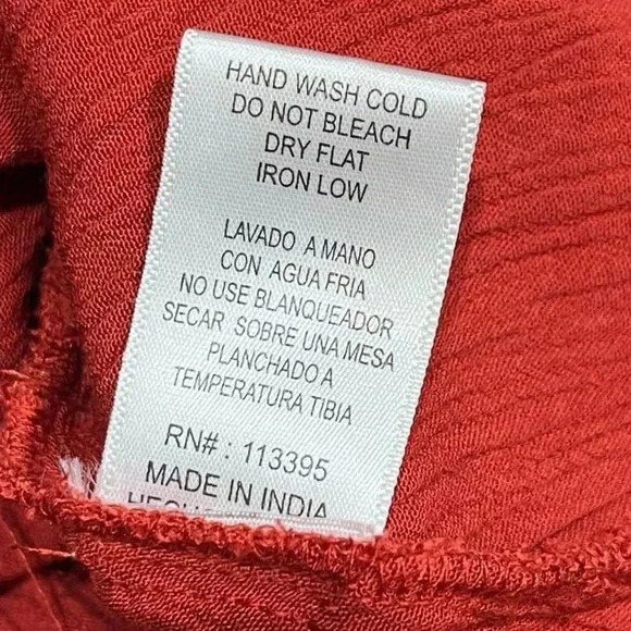 En Crème Burnt Red Front Tie Blouse Beaded Collar Size Medium - Picture 7 of 9